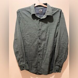 Pacific Outfitters Active Stretch Button-Down – Size Medium 🌿✨